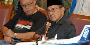 Sebuah kisah inspiratif dari perjalanan bapak bj habibie, bapak teknologi indonesia yang mendunia. Melihat Keunggulan Dan Kecanggihan Pesawat R80 Impian Bj Habibie Merdeka Com