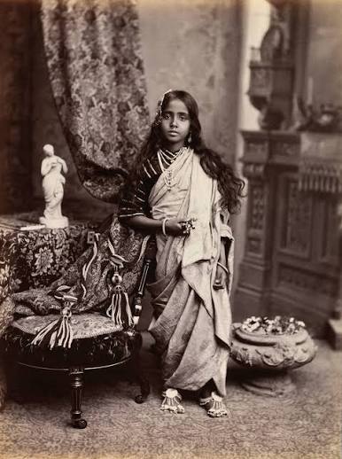 1870 pic of Two young Women and a Child, Displaying Jewellery, at Madras