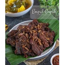 Masak sampai mendidih lalu kecilkan api. Resep Empal Gepuk Daging Sapi Yang Lezat Dan Menggugah Selera Halaman 2 Merdeka Com