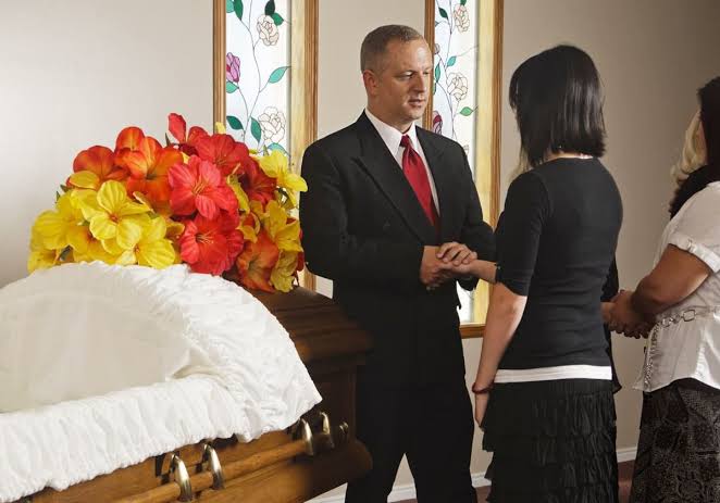 What to Say at a Funeral (And What NOT to Say) - Camino del Sol
