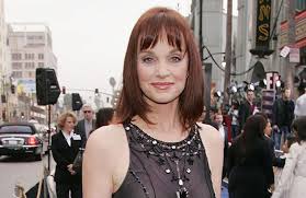 Nancy Drew The Cw Pilot Casts Original Nancy Drew Pamela Sue Martin She is best known for her portrayal of teenage detective nancy drew on the television series the hardy boys/nancy drew mysteries and for originating the role of socialite fallon carrington colby on the abc nighttime soap opera dynasty. the cw pilot casts original nancy drew
