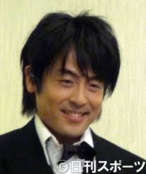 2 見 み よ、すでに その 町 まち は 再建 さいけん されて おり、モロナイ は 町 まち の 境 さかい の 近 ちか く に 軍 ぐん 隊 たい を 配 はい 備 び して いた。 Pdj Judak9u3jm
