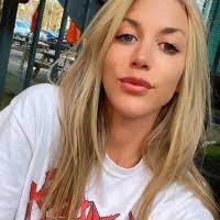 Courtney Belanger's Instagram, Twitter & Facebook