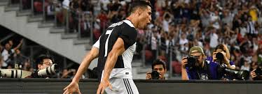 Football player at olympique lyon. Sturmerstar Cristiano Ronaldo Erklart Seinen Torjubel