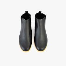 Im herbst und winter kann schnell das gefühl aufkommen, dass dein style der besondere clou an chelsea boots ist ihre vielseitigkeit: Vegane Chelsea Boots In Schwarz Fair Produziert In Europa