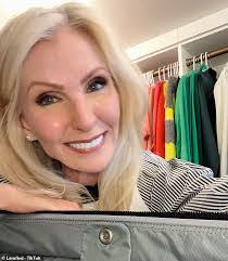 Lora Peterson's Instagram, Twitter & Facebook