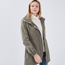 En été comme en hiver lorsqu'une averse s'annonce, on apprécie d'avoir une veste imperméable sur soi. Parka Droite A Capuche Vert Kaki Femme Bonobo