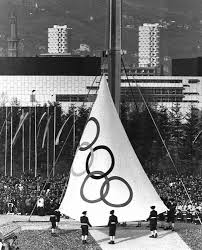 C'est à l'occasion des jeux olympiques d'hiver de grenoble 1968 que la 1ère mascotte éditée en grand nombre a fait son apparition. Jeux Olympiques D Hiver De Grenoble 1968 Isere Sport