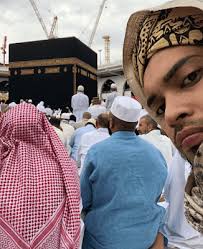 Mulai chat dengan pria dan wanita di dekat kamu. Engku Muzahadin