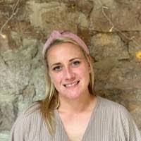 Laura Lakin's Instagram, Twitter & Facebook