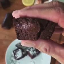 Oelleux Mousse Au Chocolat Sans Gluten Rapide Proteine Et Nettement Moins Sucre Qu Un Gateau Pour 3 4 Parts