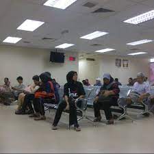 Klinik kesihatan sungai rengit telah memulakan perkhidmatan pada tahun 1966dan mempunyai 5 orang kakitangan.ia terdiri daripada penolong pegawai perubatan,jururawat kesihatan,pembantu jururawat,bidan terlatih dan attendan.pada 8 julai 1967,ia telah dirasmikan oleh menteri kesihatan. Klinik Kesihatan Sungai Besi Malaysia Raya 5 Tips From 117 Visitors