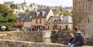 La ville de fougères a décidé de revoir son plan local d'urbanisme pour mieux prendre en compte les évolutions issues du grenelle. Decouvrir Fougeres En Famille Ille Et Vilaine