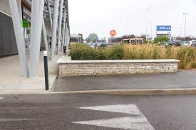 Couvertine Beton Plate Alentour Chantier Centre Commercial Grand Quetigny Dessus De Muret Couvre Mur Beton Prefabrique