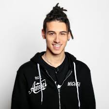 Le sue condizioni sarebbero preoccupanti. Amici 16 Michele Perniola Un Nuovo Studente Nella Scuola Tv Sorrisi E Canzoni