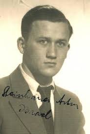 Arthur Steinhauer's Instagram, Twitter & Facebook