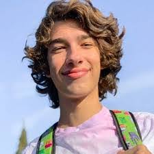 Leslie Ulrich's Instagram, Twitter & Facebook