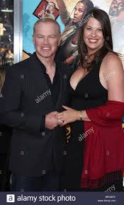 Neal mcdonough is a very, very good actor. Neal Mcdonough Und Frau Ruve Robertson Relativity Media Prasentiert Los Angeles Premiere Von Spiegel Mirror Held Am Grauman Stockfotografie Alamy