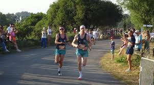Photo Running. Le maître Diverrès devance l'élève Le Goff sur les ... - Caen