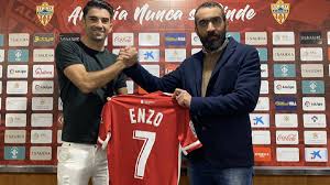 Enzo zidane (enzo alan zidane fernández, born 24 march 1995) is a french footballer who plays as a central attacking midfielder for spanish club ud almería. Enzo Zidane Becomes Forgotten Son Under Guti At Almeria As Com
