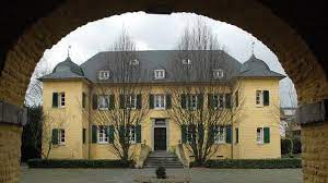 1 alleestraße 41363 jüchen deutschland. Juchen Pilz Macht Haus Katz Zu Schaffen