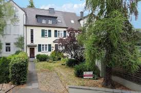 zentral gelegenes zweifamilienhaus mit modernisierungsbedarf unmittelbar an der ahrweiler stadtmauer gutelhofer immobilien