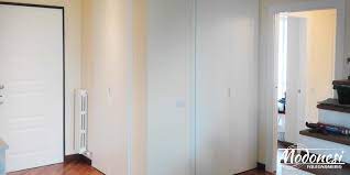 In tutta milano l'ideazione di armadi a muro su misura viene fatta da esperti molto competenti che partono da un iniziale sopralluogo della struttura preventivo realizzare armadio su misura. Armadio Ripostiglio Su Misura Per Ingresso A Milano