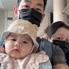 3/22 交車至今回服務中心3次，第一趟直接換了前檔玻璃，也當了韭菜￼ 剩下的都是內裝異音處理，跟身上的脂肪一樣怎麼都甩不掉！  還有持續發生困擾中的就是開其他車輛時，要倒車當下雨刷就動起來了⋯⋯