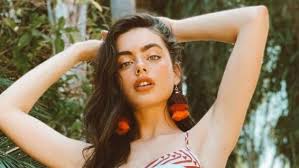 Yael shelbia cohen was born on september 1 2001. Fashion Friends Israeli Model Graces Cover Of Uae Mag For First Time
