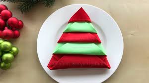 Weihnachtliche tischdeko ideen zum selbermachen nestlé. Servietten Falten Weihnachten Weihnachtsdeko Selber Machen Weihnachtsbaum Als Tischdeko Basteln Youtube