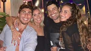 He is married to venezuelan mariana elizabeth marilisa maronesa de figueroa, with whom he has a son, lorenzo valentino and a daughter, isadora sofia. La Nueva Foto De La Esposa De Chayanne Que Confirma Que Mantiene Intactos Sus Encantos Meganoticias