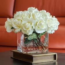 Si vous devez nettoyer des fleurs artificielles, faites attention car il en existe des types différents. Fleurs Artificielles Les Avantages Etourdissants En Photos Archzine Fr