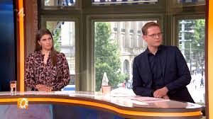 De weekendedities van rtl boulevard worden voortaan gepresenteerd door vivienne van den assem, peter van der vorst, beau van erven dorens en ruben nicolai die het programma ook al. A3mab3vf77kmam