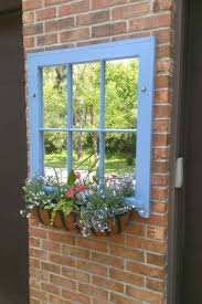 55 Ideen Fur Gartendeko Aus Alten Fenstern Und Turen Gartenspiegel Alte Fenster Dekorieren Alte Fenster