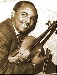 Rafael Lay Apesteguía, muere el 13 de agosto del año 1982 en un lamentable  accidente, ocurrido en la carretera de Cumanayagua a Cienfuegos, Cuba.  Violinista, arreglista y director de la legendaria "Orquesta