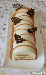 Buche A La Poire Coeur Caramel Et Croustillant Speculoos Recette Dessert Noel Dessert Noel Gateaux Et Desserts