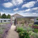 A contemporary property, black house draws its influences from both the historic and modern buildings of kent. Black House Ar Design Studio Archdaily