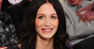 Que devient la chanteuse Pauline depuis le tube Allo le monde ?