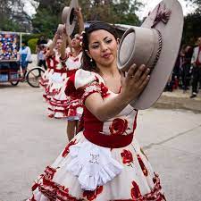 Cl Society 136 Dancer With Hat Traditional Spanish Clothing Chilean Clothing Traditional Dresses