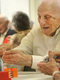 100-year-old bridge player knows his strong suit