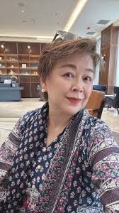 My sister Helen invited me to join her at the driving range! ⛳️⛳️ I didn't  even have my golf attire, no shoes, no gloves and no clubs! It's more than  26 years