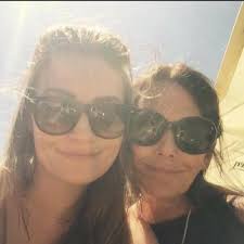 Julie Beer (@juliebeer123)