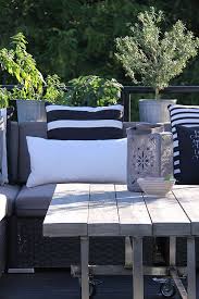Black And White Outdoor Furniture Cushions How To Style Black White Pillows For Black White Patio Outdoor Rooms Terrace Design Outdoor Living