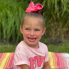 Cara Hawk's Instagram, Twitter & Facebook