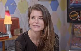 Aline cristine dorelli de magalhães e morais (born december 22, 1982 in sorocaba, brazil), professionally known as alinne moraes, is a brazilian … Alinne Moraes Surge Agarradinha Com O Filho O Fuxico