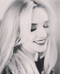 Kelly Peach's Instagram, Twitter & Facebook