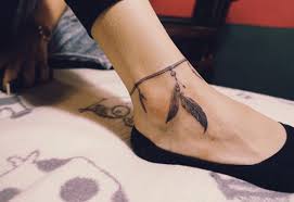 The hummingbirds are seen by many ethnic groups as symbols of life and prosperity, joy and love. Ankle Bracelet Tattoos To Make Your Legs Look Graceful