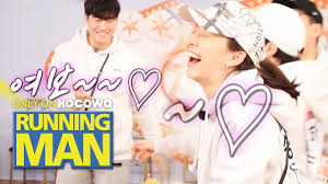 Aku memang tak kenal pun program hiburan running man. Kim Jong Kook Calls Song Ji Hyo His Wife Honey Running Man Ep 440 Youtube