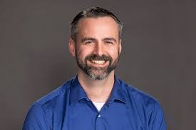 Eric Lindblom's Instagram, Twitter & Facebook