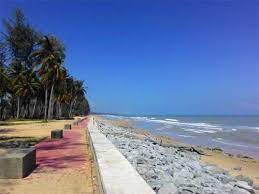 Pantai ini punya pasir putih yang menggoda dan lanskap pantai gua china, dinamakan seperti itu karena di kawasan pantai terdapat sebuah gua. Tempat Menarik Di Kelantan Untuk Dilawati Percutian Bajet